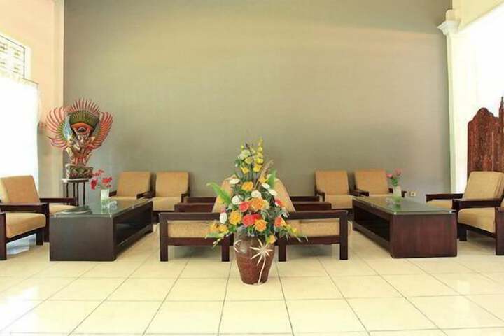 Entrance & Lobby