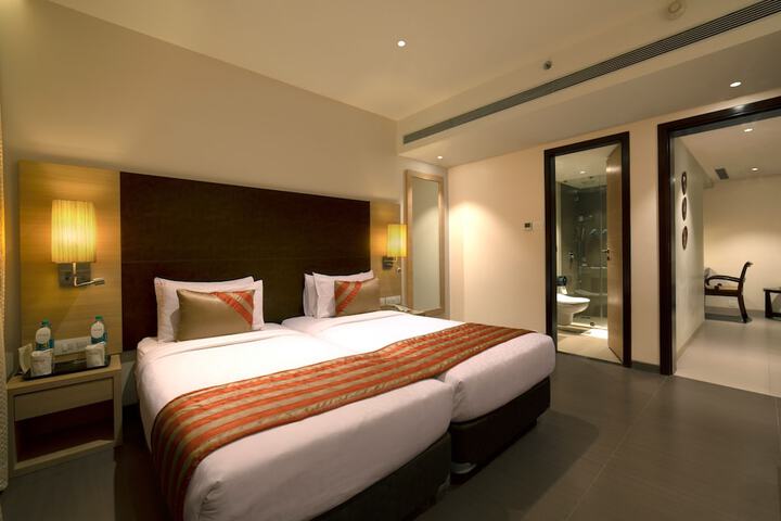 Room 6 of 18