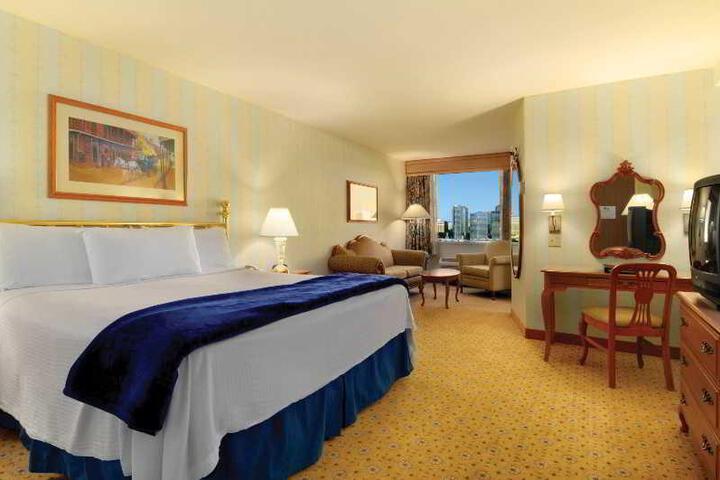Deluxe King Bed (2 of 11)