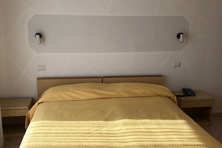Room 14 of 63