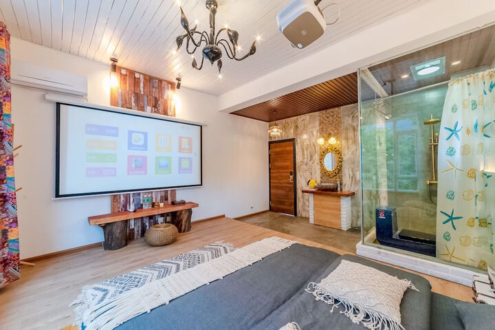 Room 12 of 24