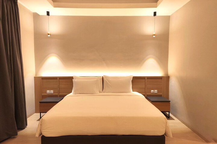 Room 5 of 6