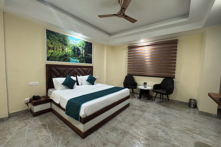 Room 14 of 30