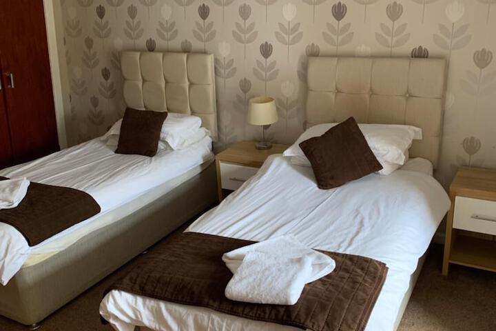 Room 5 of 20