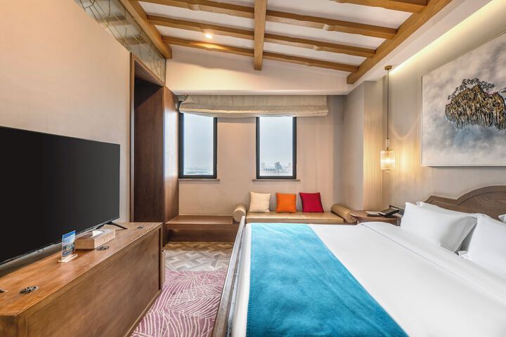 Room 21 of 33