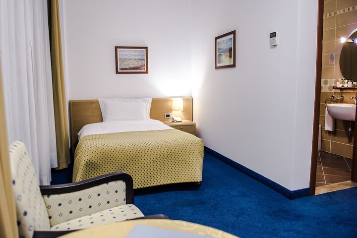 Room 12 of 71