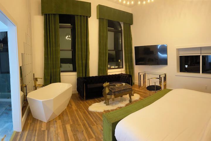 Room 21 of 81