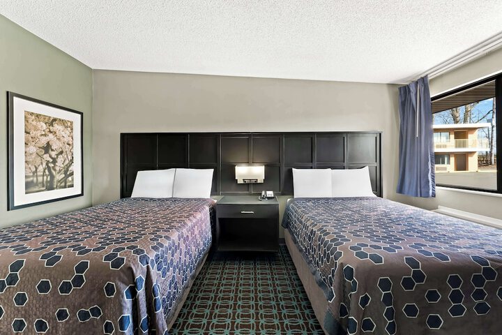 2 Double Beds (4 of 10)