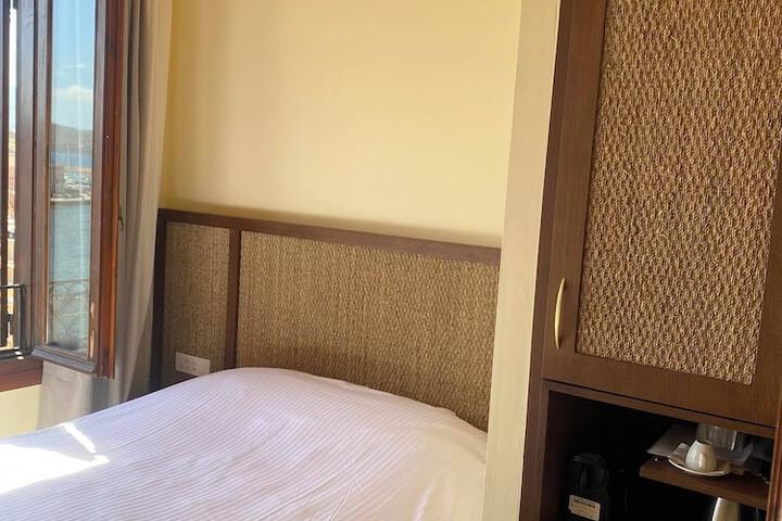Room 32 of 129