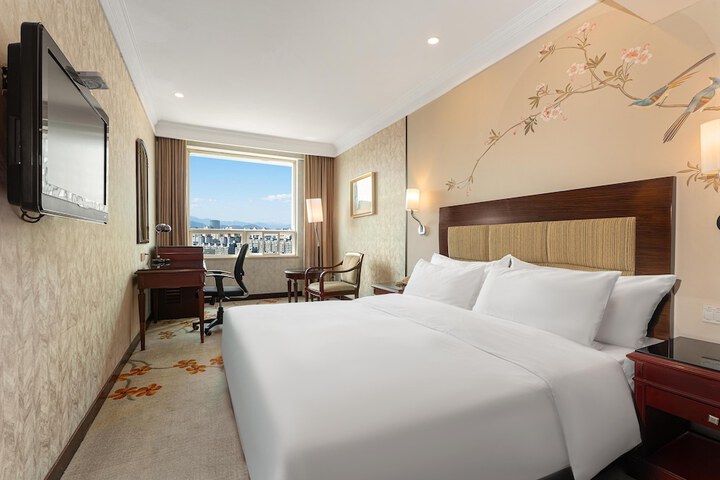 Room 2 of 8