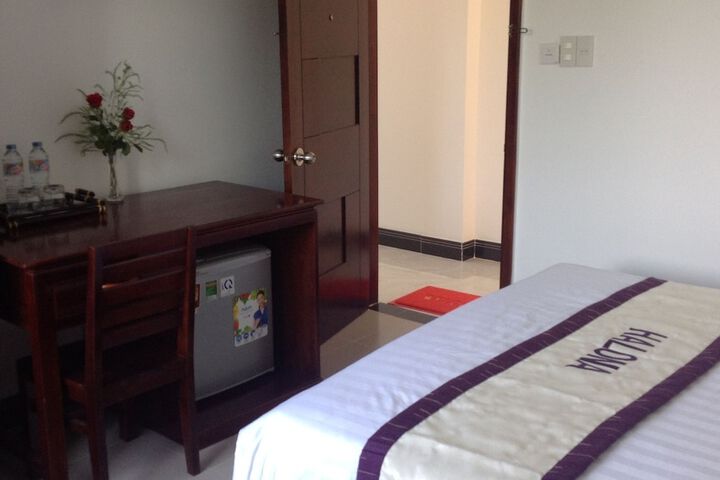 Room 8 of 12