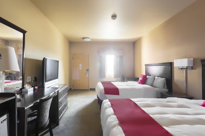 2 Queen Beds (9 of 9)