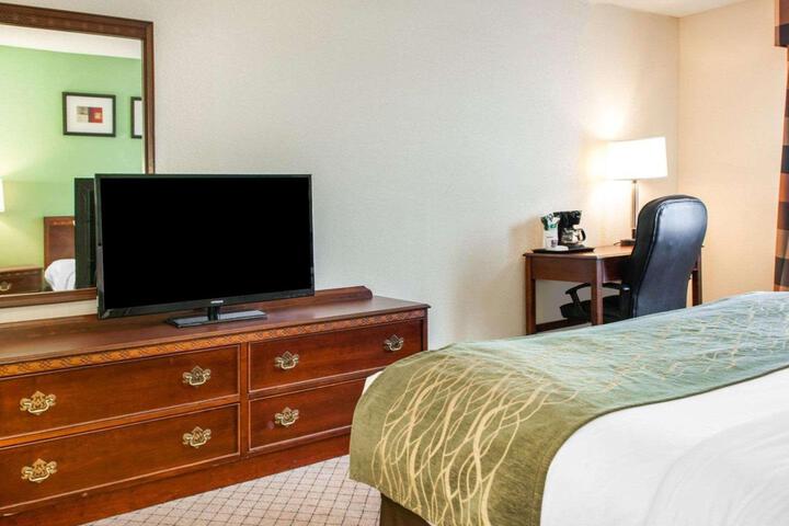 Standard King Bed Accessible (5 of 12)