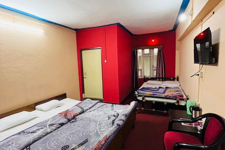 Room 6 of 28