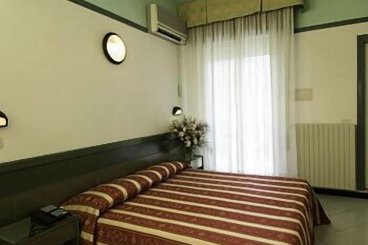 Room 15 of 35
