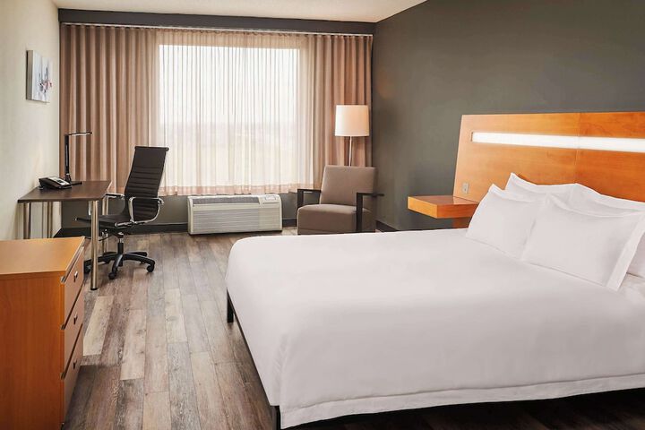 1 King Size Bed (1 of 24)