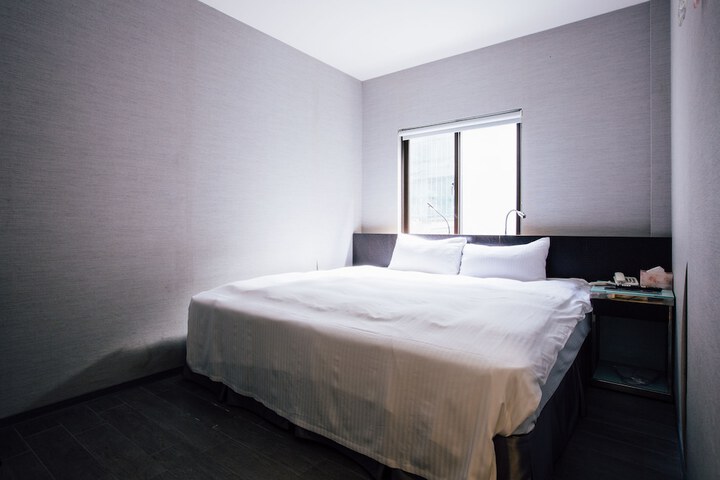 Room 3 of 36