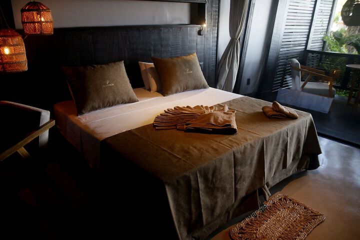 Room 9 of 80