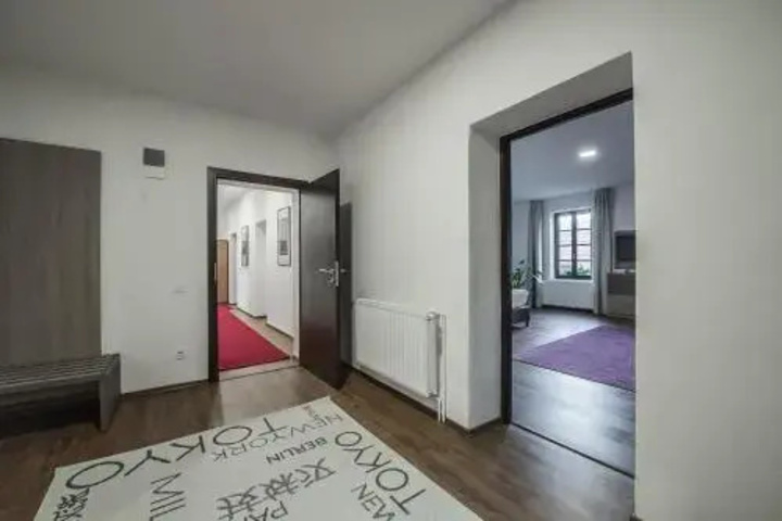 Room 6 of 14