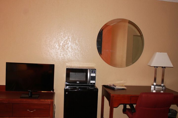 Standard Room, King or Two Doubles (4 of 7)