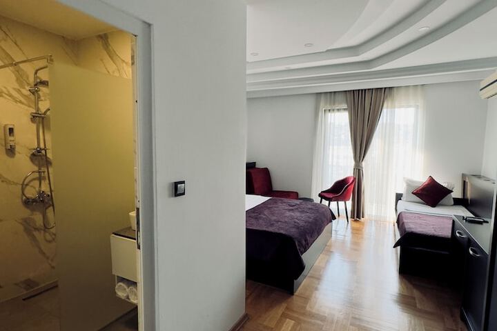 Room 3 of 40