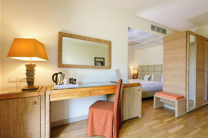 Room 6 of 53