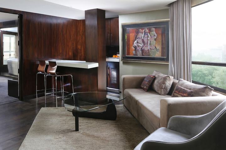 Room 11 of 38