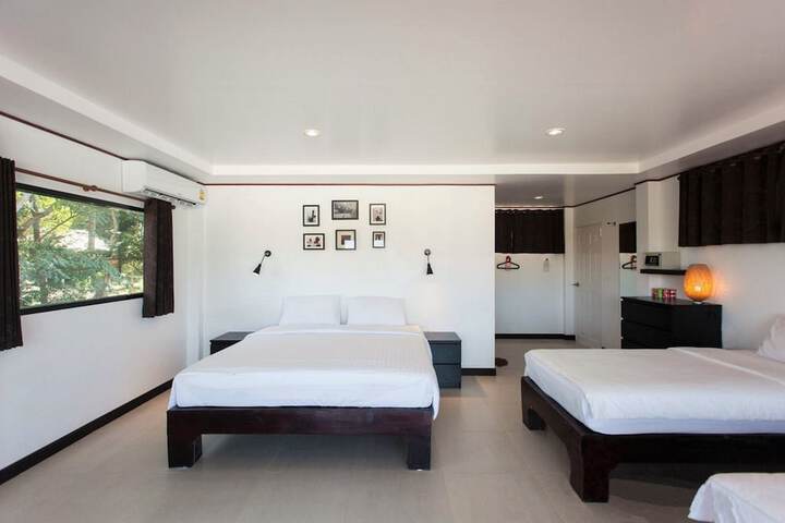 Room 13 of 128