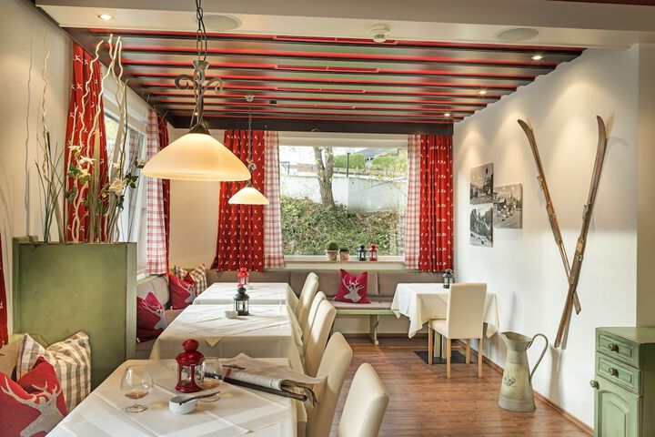 Dining 67 of 103