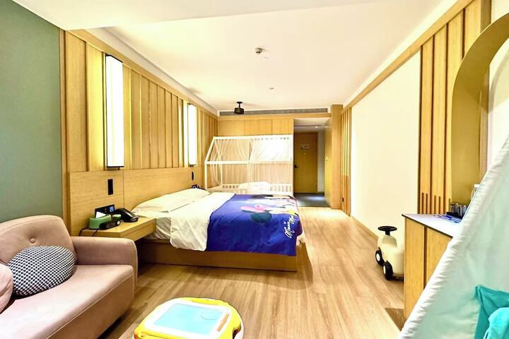 Room 21 of 143