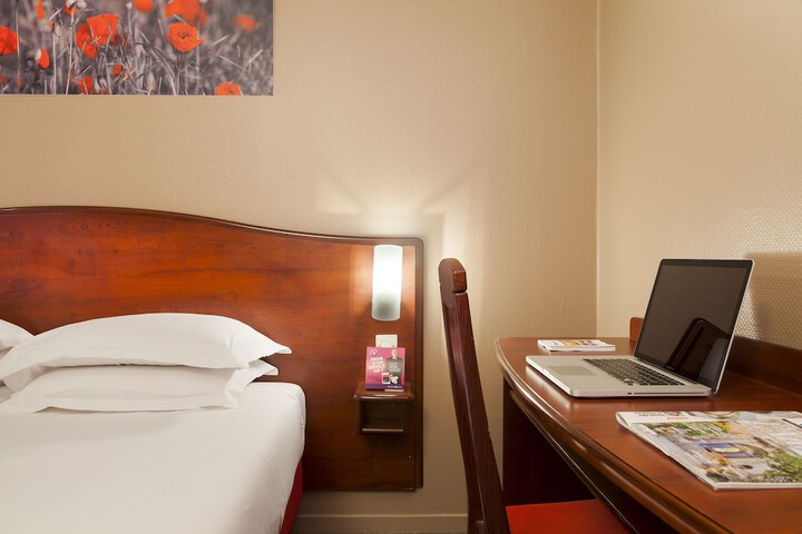 Room 18 of 28