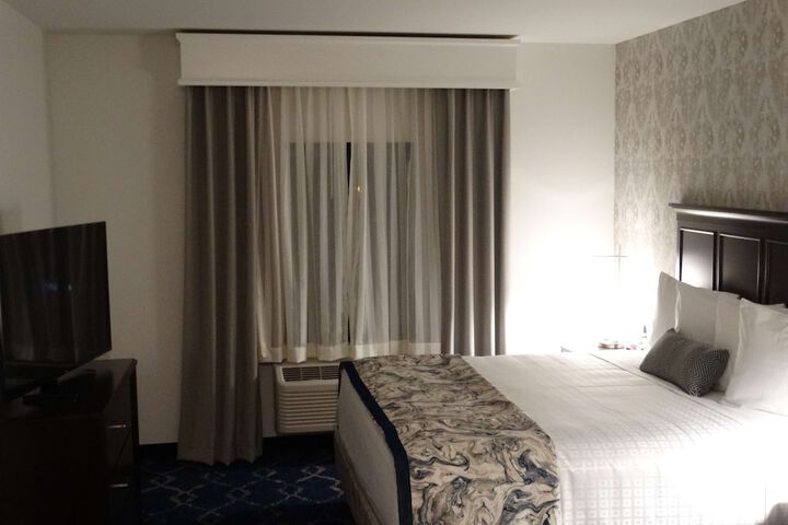 1 King Bed (9 of 18)