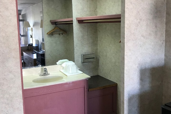 Room 6 of 15