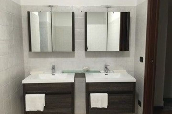 Room 6 of 38