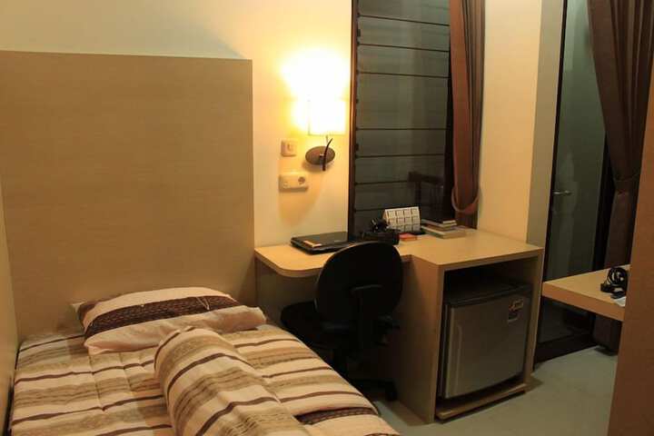 Room 7 of 16