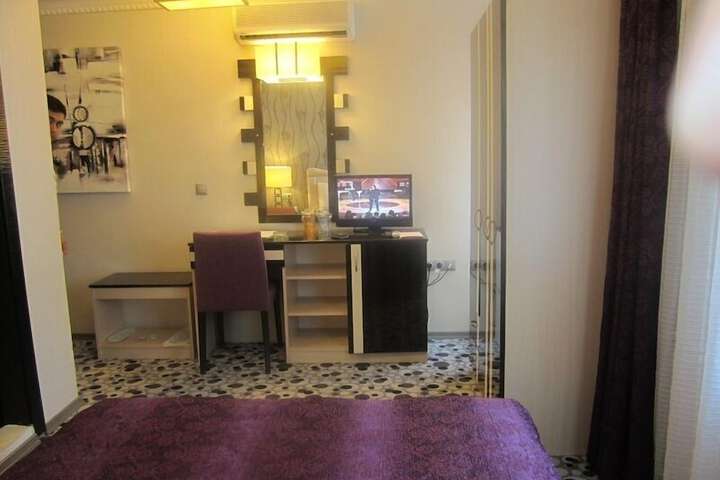 Room 47 of 90