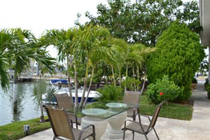 Hotel Exterior 11 of 76