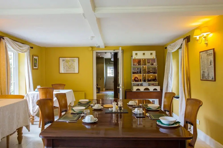 Dining 16 of 17