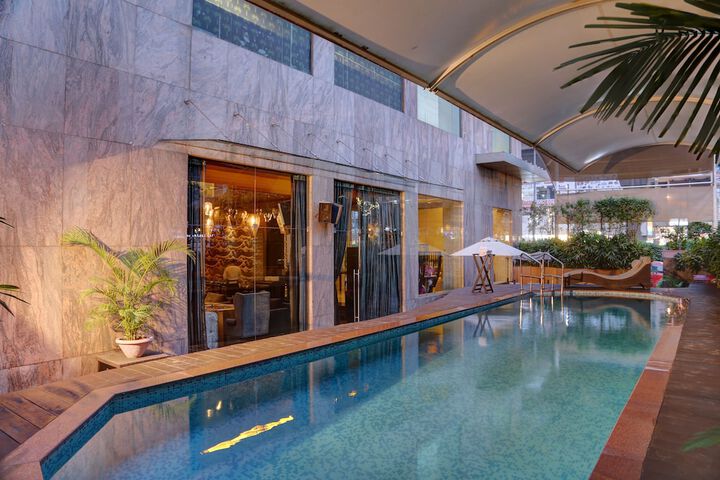Pool Hotel