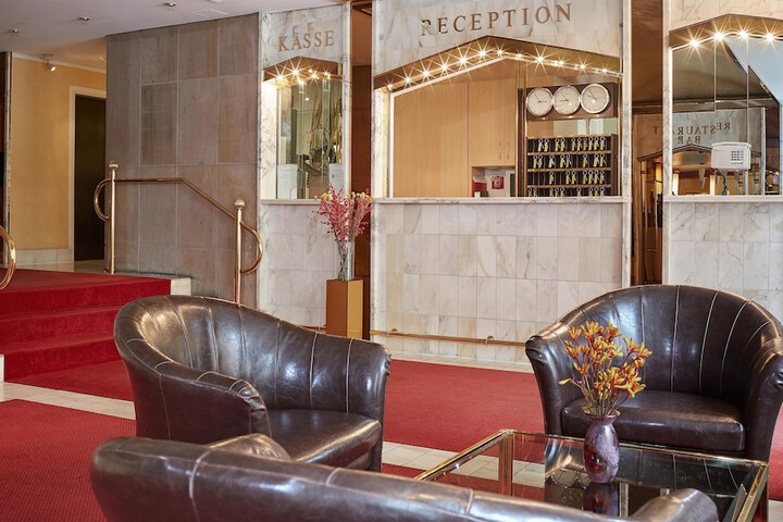 Entrance & Lobby