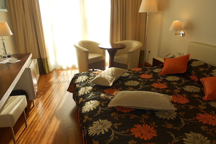 Room 4 of 38