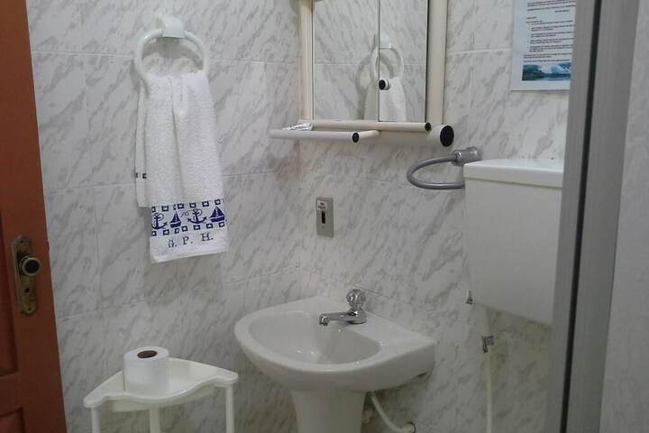 Room 7 of 18