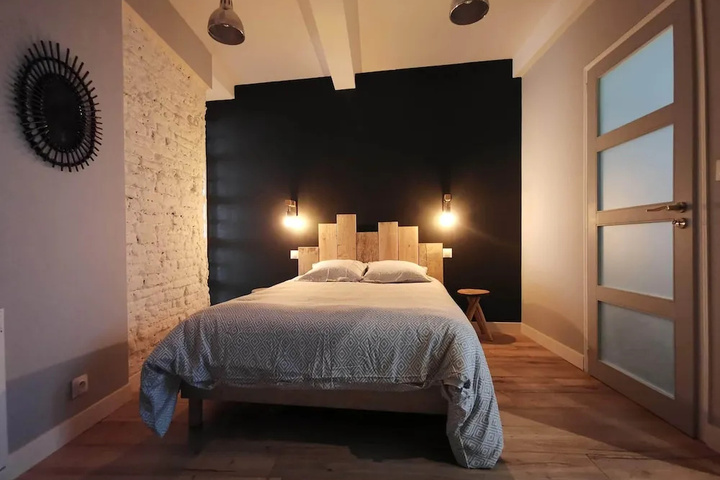 Room 4 of 16