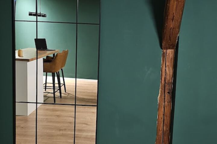 Room 5 of 18