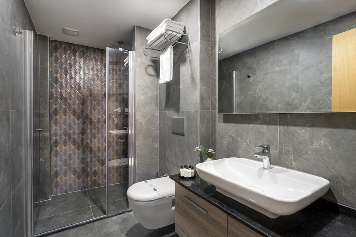 Room 32 of 44