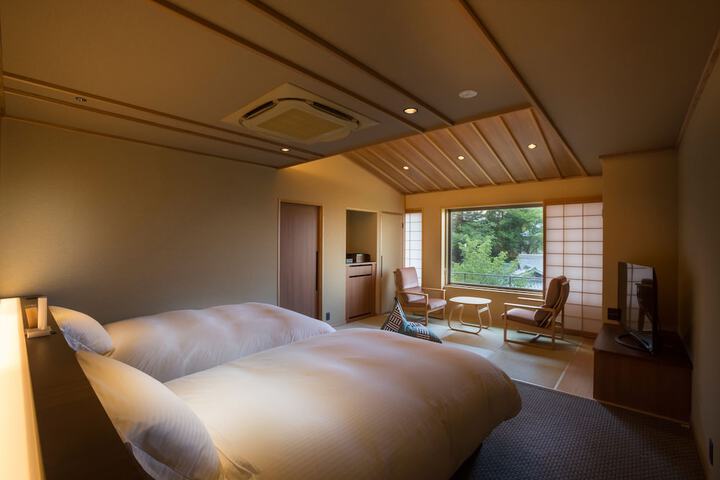 Room 28 of 107