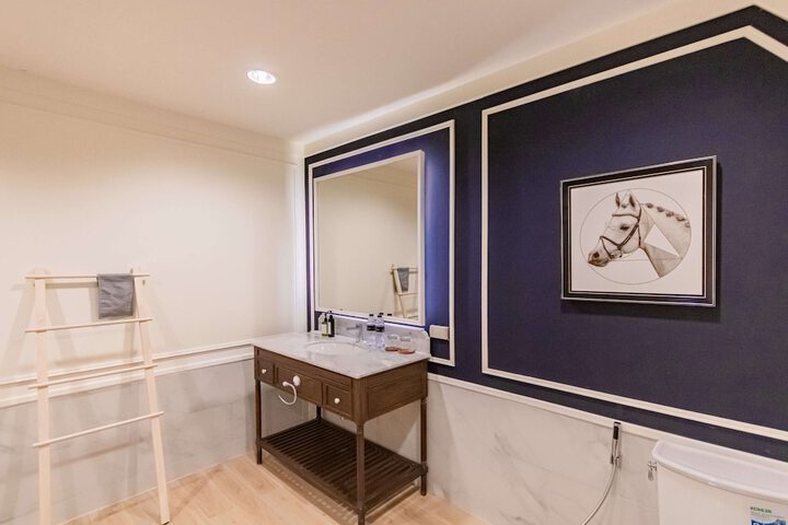 Room 159 of 228