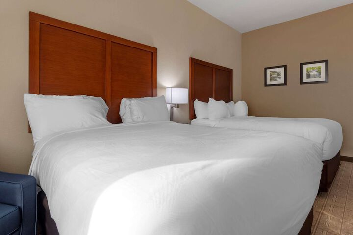 2 Queen Beds (6 of 14)
