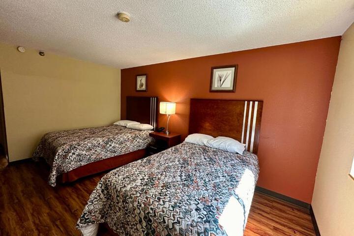 Double Room 2 Queen Beds (1 of 4)