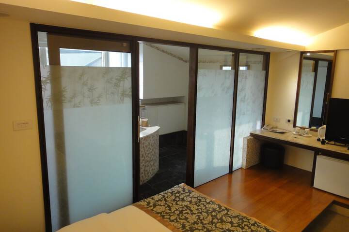 Room 10 of 41